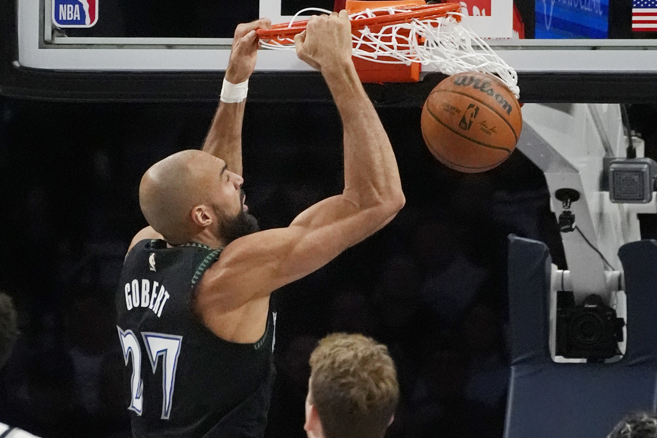 世俱杯买球-标配两双！戈贝尔5中5得到11分10板 防守给力送2断4帽&amp;但罚球5中1